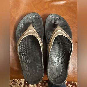 OOFOS Black and Tan Sandals